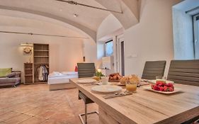 Apartment Pod Velbi